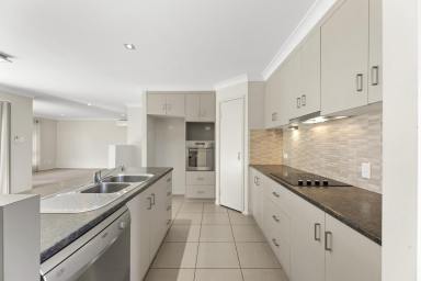 Unit For Sale - QLD - Rangeville - 4350 - Spacious and Secure, Three Bedroom Villa!  (Image 2)