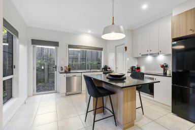 Townhouse Sold - QLD - South Toowoomba - 4350 - Modern, Low Maintenance Living in South Toowoomba!  (Image 2)