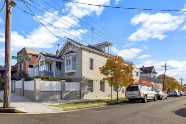 House Leased - NSW - Clovelly - 2031 - A GENUINE LABOUR OF LOVE HAS TRANSFORMED AN UNASSUMING STONE INTO A BEAUTIFUL GEM  (Image 2)