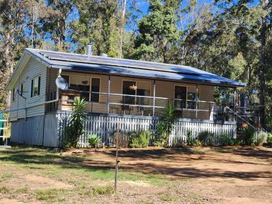 House For Sale - QLD - Blackbutt - 4314 - Beautiful 3 bedroom country home on 5 acres conveniently fully fenced and located close to amenities.  (Image 2)