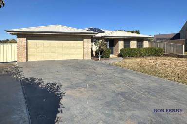 House Leased - NSW - Dubbo - 2830 - Spacious family home situated in a tranquil cul-de-sac adjacent to the golf course.  (Image 2)