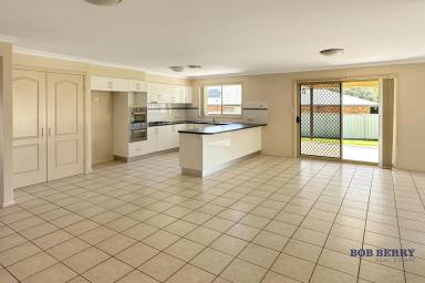House Leased - NSW - Dubbo - 2830 - Spacious family home situated in a tranquil cul-de-sac adjacent to the golf course.  (Image 2)