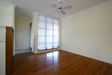 Unit Leased - NSW - Coniston - 2500 - SPACIOUS 2 BEDROOM APARTMENT  (Image 2)