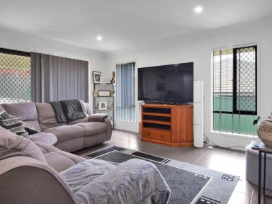 House Auction - NSW - Young - 2594 - Spacious 5 Bedroom Home  (Image 2)