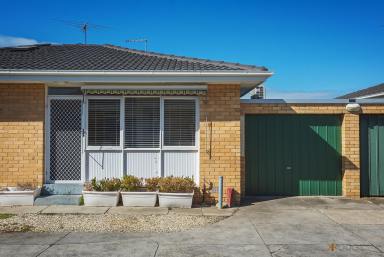 Unit Leased - VIC - Mentone - 3194 - RENOVATED | QUIET BLOCK | MINUTES TO THE BEACH  (Image 2)