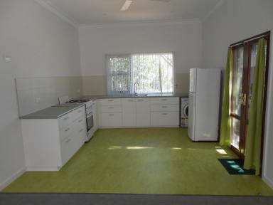 Studio Leased - WA - White Gum Valley - 6162 - Lovely studio/bed sit in great Fremantle location  (Image 2)