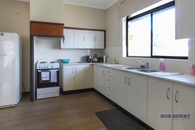 House Leased - NSW - Dubbo - 2830 - Fully Furnished 5 Bedrooms in South Dubbo  (Image 2)