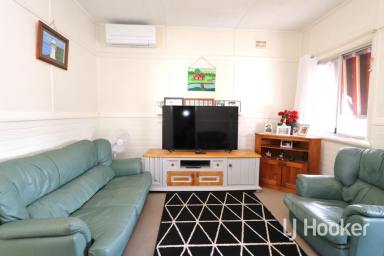 House For Sale - NSW - Inverell - 2360 - Quaint Weatherboard Cottage on Ross Hill  (Image 2)