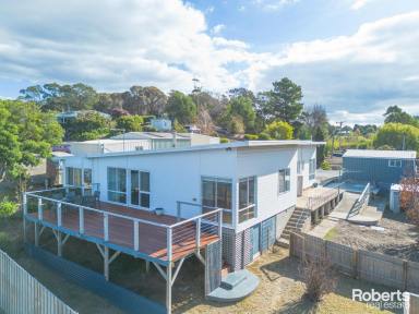 House Leased - TAS - Rowella - 7270 - Semi furnished property with uninterrupted water views  (Image 2)