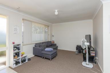 Unit For Lease - NSW - Raymond Terrace - 2324 - 3 BEDROOM UNIT IN LAKESIDE!!!  (Image 2)