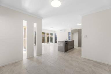 Unit For Sale - QLD - Harristown - 4350 - Light and Bright - Modern Two Bedroom Duplex Unit  (Image 2)