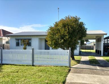 House For Sale - VIC - Bairnsdale - 3875 - Invest Develop or Live In  (Image 2)