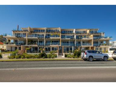 Unit For Sale - NSW - Forster - 2428 - Luxury Living on Wallis Lake  (Image 2)