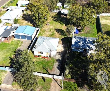 House For Sale - NSW - Wee Waa - 2388 - FANTASTIC LITTLE HOME FOR INVESTORS OR FIRST-HOME BUYERS!!  (Image 2)