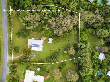 House For Sale - QLD - Oak Beach - 4877 - Four bedroom home on Acreage only moments from the beach!  (Image 2)