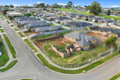 Residential Block For Sale - VIC - Drouin - 3818 - ATTENTION BUILDERS  (Image 2)