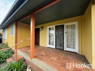 House For Sale - NSW - Inverell - 2360 - SOLD BY LJ HOOKER INVERELL  (Image 2)