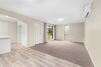 Unit For Sale - VIC - Wurruk - 3850 - Renovated 2 Bedroom Gem - Modern Comfort and Style!  (Image 2)