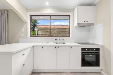 Unit For Sale - VIC - Wurruk - 3850 - Renovated 2 Bedroom Gem - Modern Comfort and Style!  (Image 2)