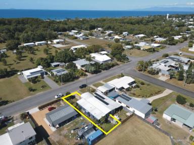 Duplex/Semi-detached For Sale - QLD - Forrest Beach - 4850 - 2 BEDROOM, 2 BATHROOM MODERN UNIT AT BEACH!  (Image 2)