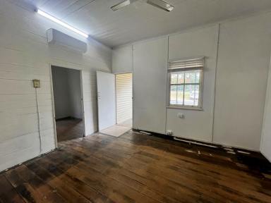 House Leased - QLD - Macknade - 4850 - OLD STYLE HOME FOR RENT - BRAND NEW BATHROOM  (Image 2)