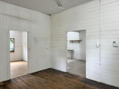 House For Lease - QLD - Macknade - 4850 - OLD STYLE HOME FOR RENT - BRAND NEW BATHROOM  (Image 2)