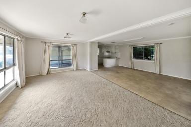House For Sale - NSW - Tumut - 2720 - Wonderfull Home!  (Image 2)
