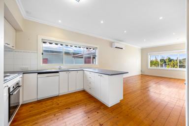 House Leased - VIC - Canadian - 3350 - Perfect Family Home  (Image 2)