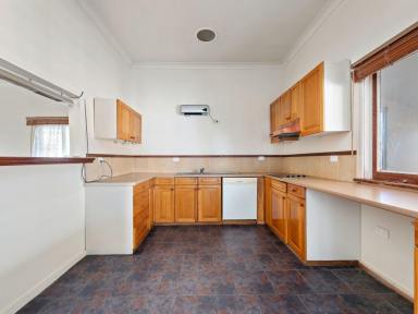 House For Sale - VIC - Bairnsdale - 3875 - RIGHT IN TOWN!  (Image 2)