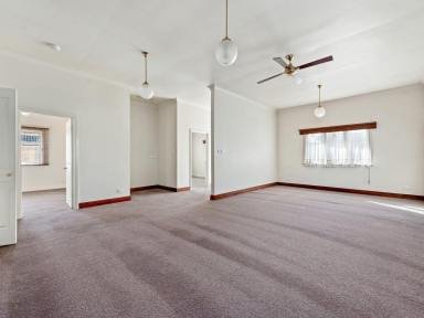 House For Sale - VIC - Bairnsdale - 3875 - RIGHT IN TOWN!  (Image 2)