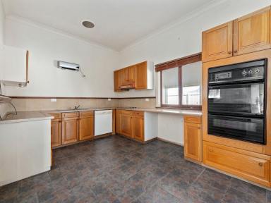 House For Sale - VIC - Bairnsdale - 3875 - RIGHT IN TOWN!  (Image 2)