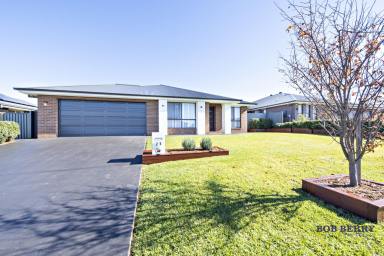House For Sale - NSW - Dubbo - 2830 - Perfect Choice for a Quality Home in Southlakes  (Image 2)