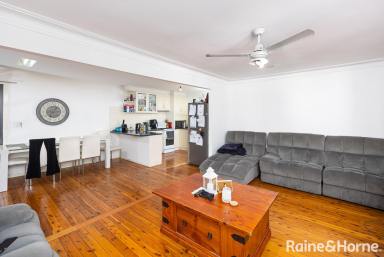 House Sold - NSW - Tolland - 2650 - There's no Better Startin' than Here on Martin  (Image 2)