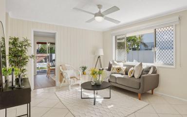 Duplex/Semi-detached For Sale - QLD - Miami - 4220 - Prime beach walk location in quiet cul-de-sac. Contact Agent on 0413 597 300.  (Image 2)