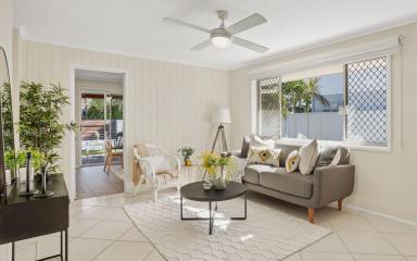 Duplex/Semi-detached For Sale - QLD - Miami - 4220 - PRICE REDUCTION - Prime beach walk location in quiet cul-de-sac. Contact Agent on 0413 597 300.  (Image 2)