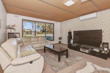House For Lease - VIC - Golden Square - 3555 - NEAT 3 BEDROOM HOME WITH A STUDY!  (Image 2)