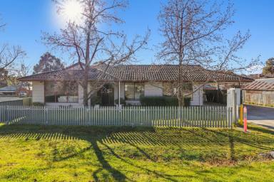 House Leased - VIC - Golden Square - 3555 - NEAT 3 BEDROOM HOME WITH A STUDY!  (Image 2)