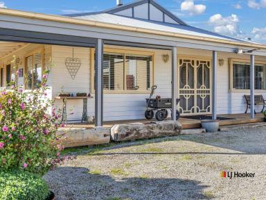 House For Sale - VIC - Patho - 3564 - Designer living with all the benefits of an Acreage lifestyle  (Image 2)