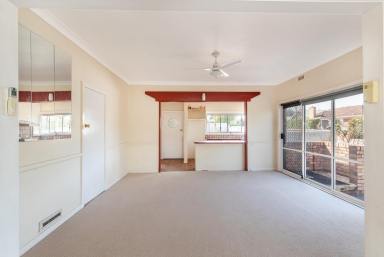 House For Sale - VIC - Hamilton - 3300 - Four bedroom brick veneer  (Image 2)