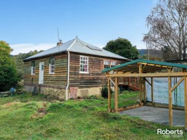 House For Sale - TAS - Ellendale - 7140 - A property with a range of charming features  (Image 2)