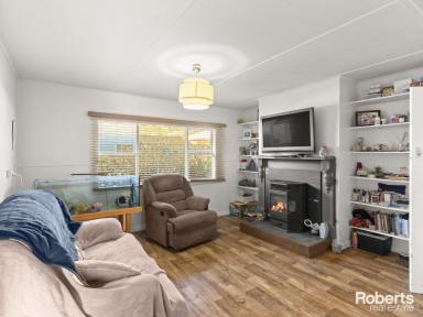 House For Sale - TAS - Penguin - 7316 - Charming 3-Bedroom Cottage in the Heart of Penguin  (Image 2)
