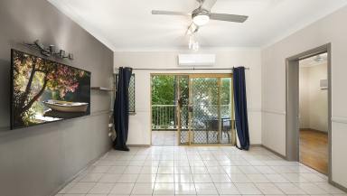 Unit Auction - QLD - Cairns North - 4870 - SET AND FORGET | TWO BEDROOM UNIT IN A GREAT CENTRAL LOCATION!  (Image 2)