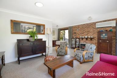 Unit Leased - NSW - Bowral - 2576 - Location, Location, Location! Charming 2 Bedroom Ground Floor Unit  (Image 2)