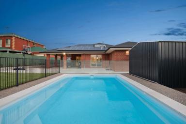 House For Sale - VIC - Spring Gully - 3550 - Easy-Care, Contemporary Style in prime Spring Gully  (Image 2)