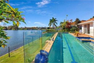 House For Sale - QLD - Coombabah - 4216 - Post Code 4216: Very rare "ABSOLUTE WATERFRONT" on Paradise Lake.  (Image 2)