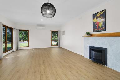 House Leased - VIC - Euroa - 3666 - Stylish Family Home  (Image 2)