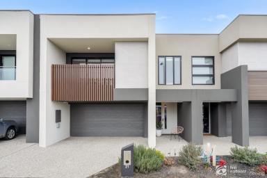 House For Sale - VIC - Clyde North - 3978 - Don't Miss Out on This Exceptional Opportunity!  (Image 2)
