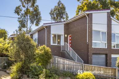 Unit Leased - TAS - Blackmans Bay - 7052 - Light & Bright with Water Views (Image 2)