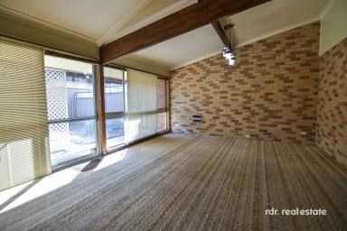 Unit For Sale - NSW - Inverell - 2360 - CHARM. COMFORT. CONVENIENCE  (Image 2)