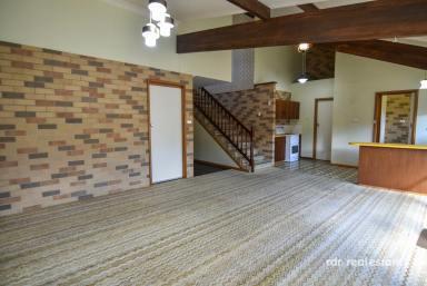 Unit For Sale - NSW - Inverell - 2360 - CHARM. COMFORT. CONVENIENCE  (Image 2)